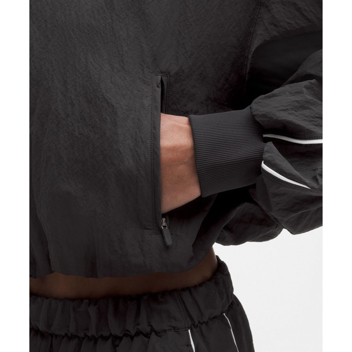룰루레몬(LULULEMON) 크링클 나일론 트랙 재킷 *워드마크  BLK WHT