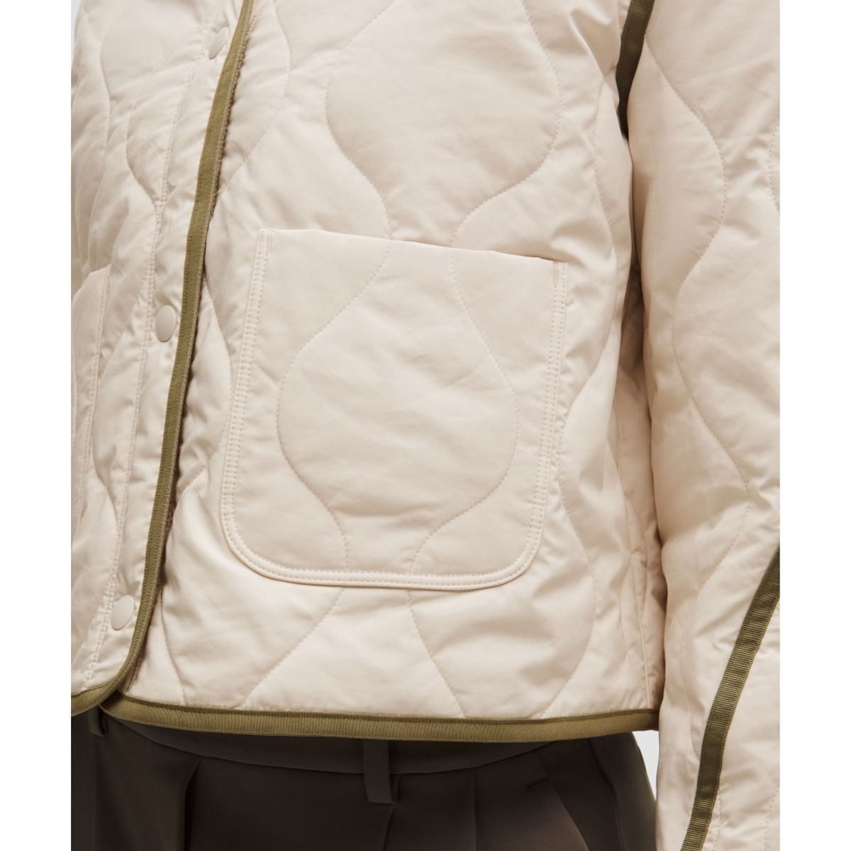 룰루레몬(LULULEMON) 웨이브 퀼트 인설레이티드 셔츠 재킷  WHTO