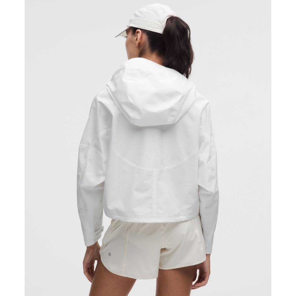룰루레몬(LULULEMON) 레인 체이서 재킷  WHT