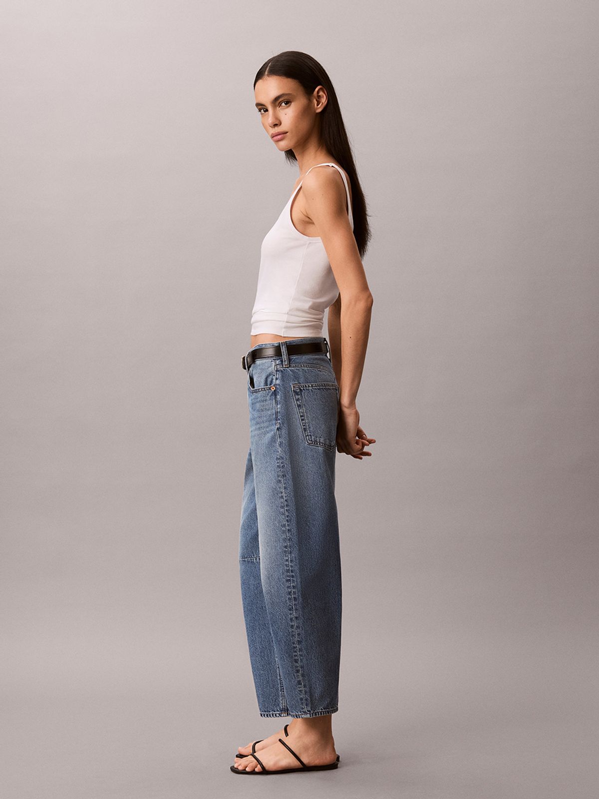 캘빈클라인 진(CALVIN KLEIN JEANS) 여성 크롭드 배럴 데님 47G748G YRE