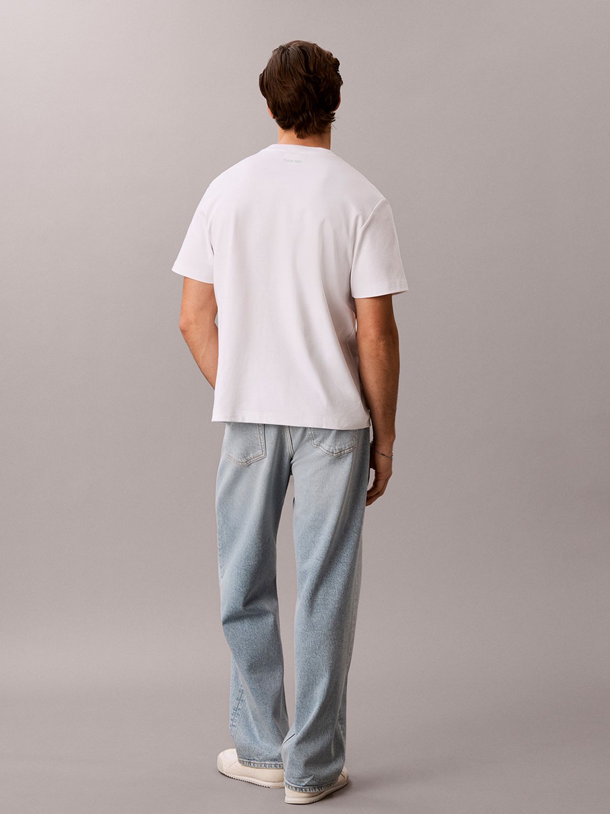 캘빈클라인 진(CALVIN KLEIN JEANS) 슬릭 인터락 스크립트 그래픽 티 4RG247G YAF
