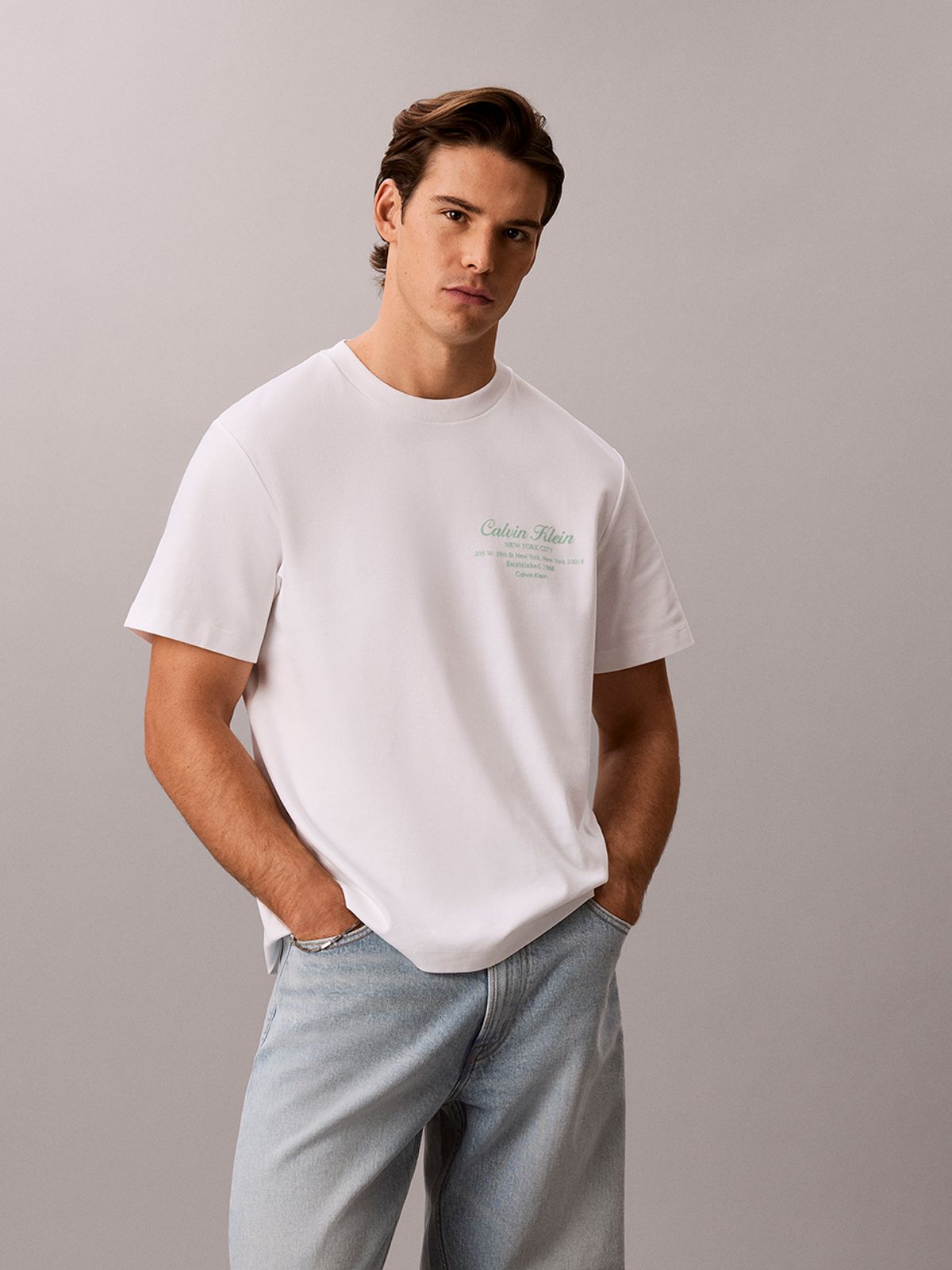 캘빈클라인 진(CALVIN KLEIN JEANS) 슬릭 인터락 스크립트 그래픽 티 4RG247G YAF