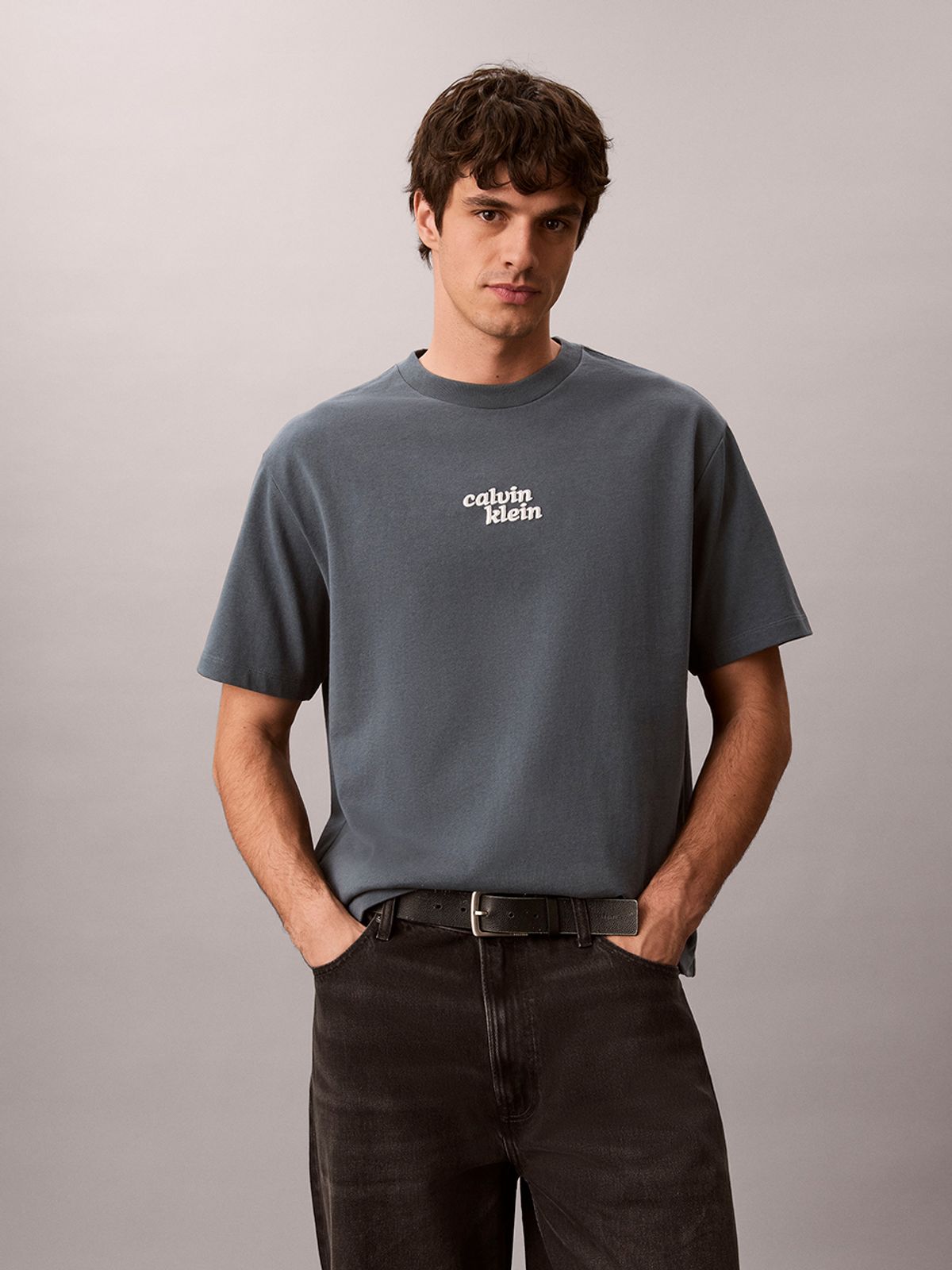캘빈클라인 진(CALVIN KLEIN JEANS) 헤비 오픈엔드 저지 그래픽 티 4RG248G CEG