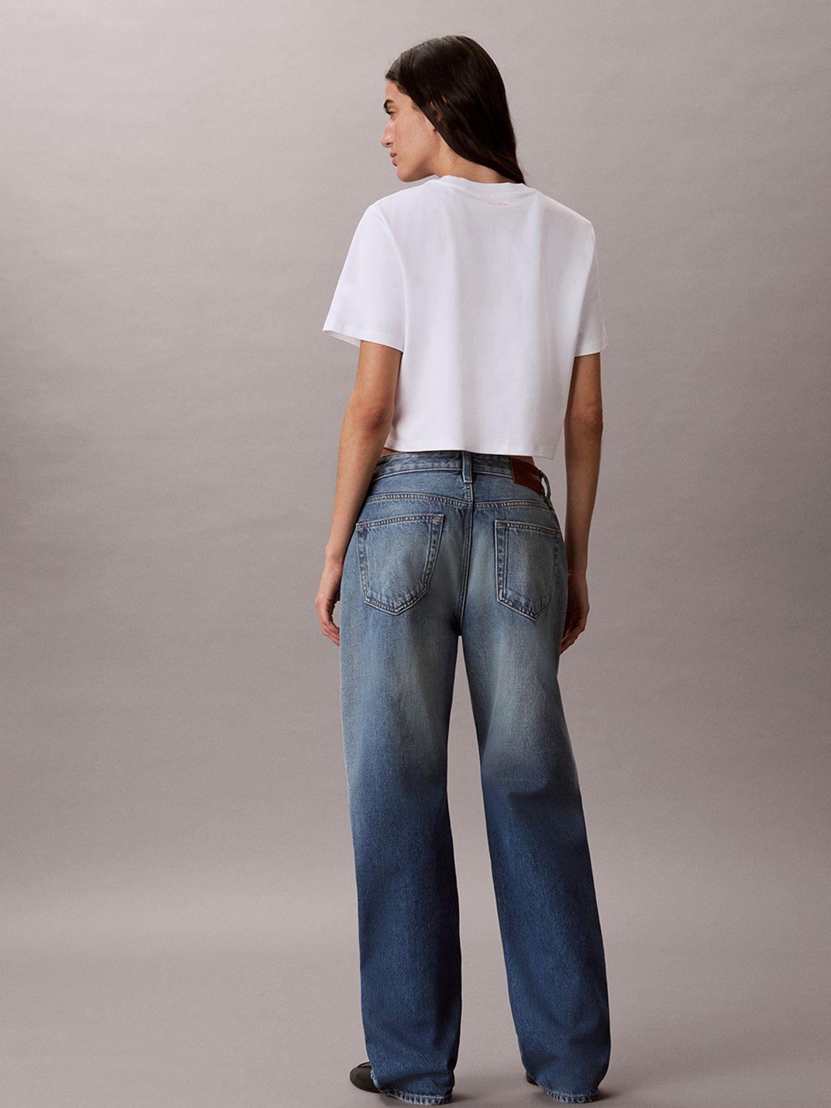 캘빈클라인 진(CALVIN KLEIN JEANS) 여성 슬릭 인터록 크롭드 티 47G850G YAF