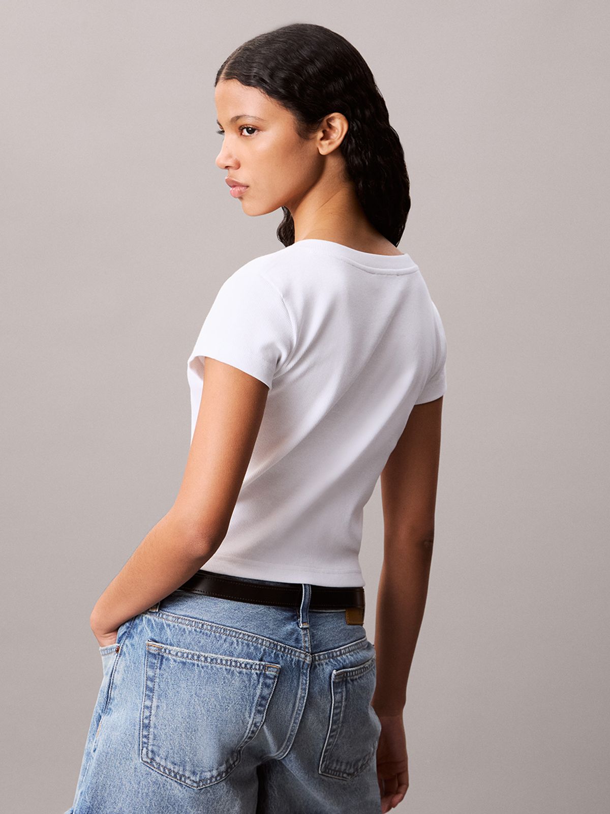 캘빈클라인 진(CALVIN KLEIN JEANS) 여성 우븐라벨 베이비립 브이넥 티 47C910G YAA