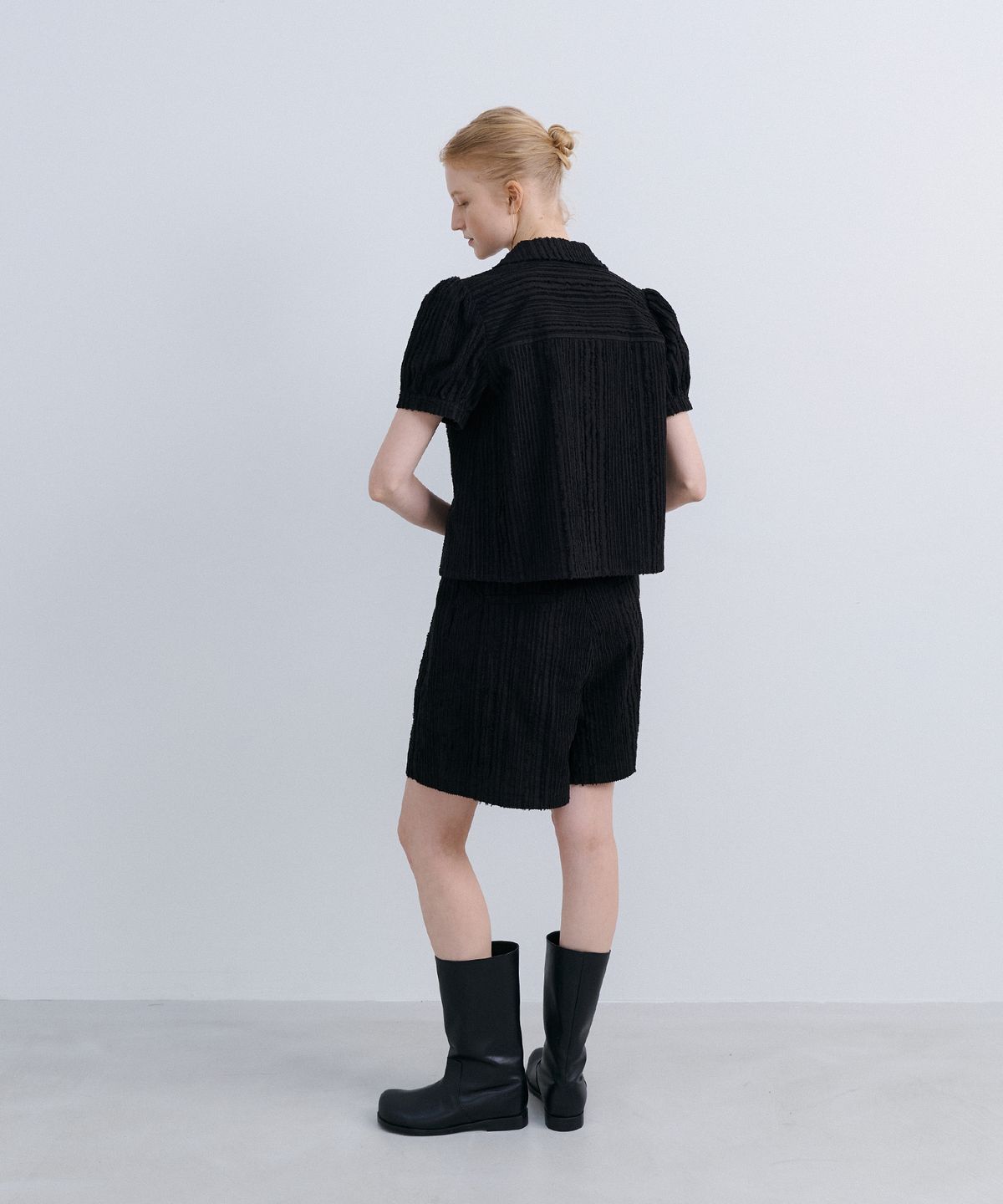 에핑글러(EPINGLER) ORIGAMI RIBBON CROP SHIRT - BLACK