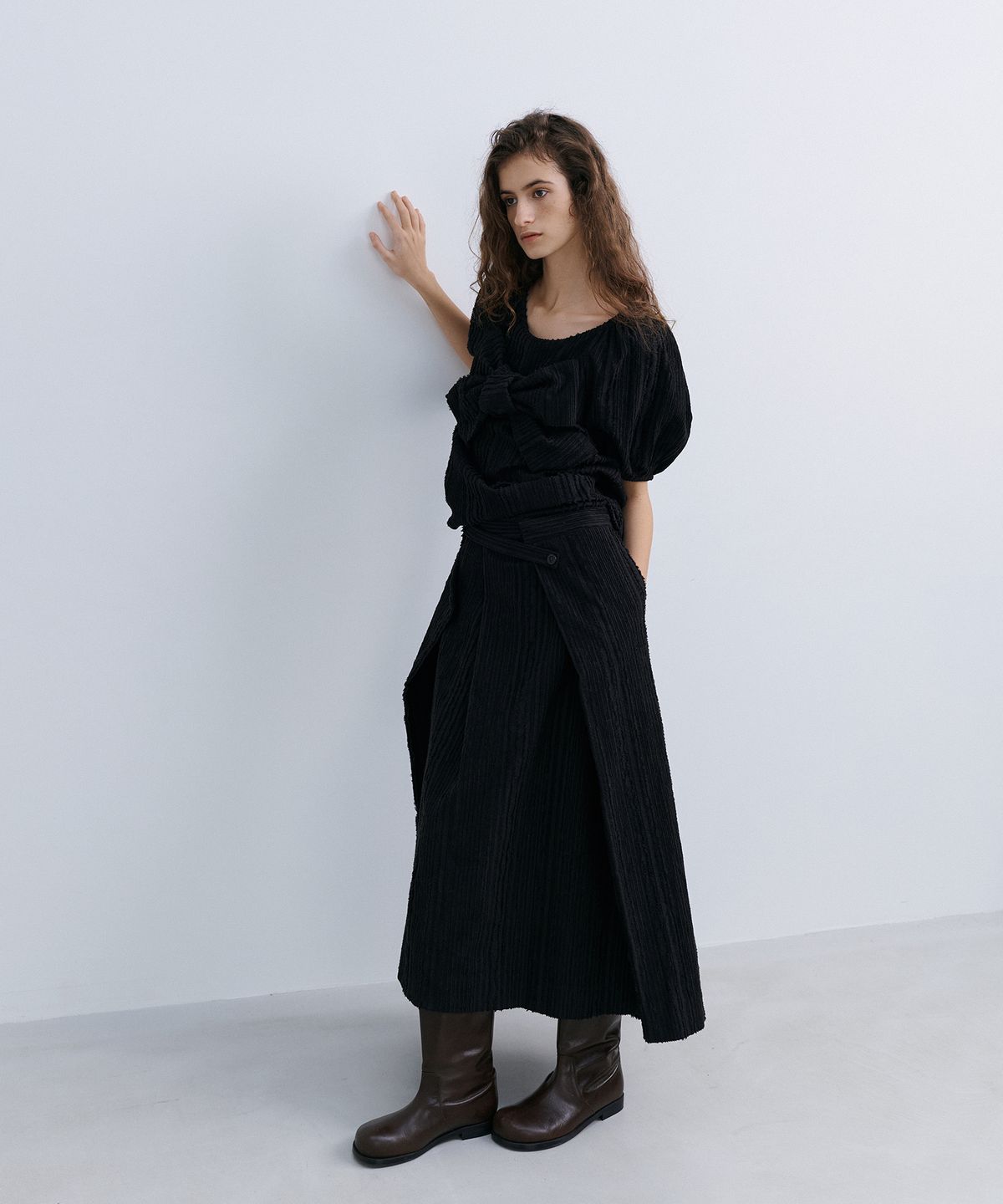 에핑글러(EPINGLER) ORIGAMI RIBBON PATCHED BLOUSE - BLACK
