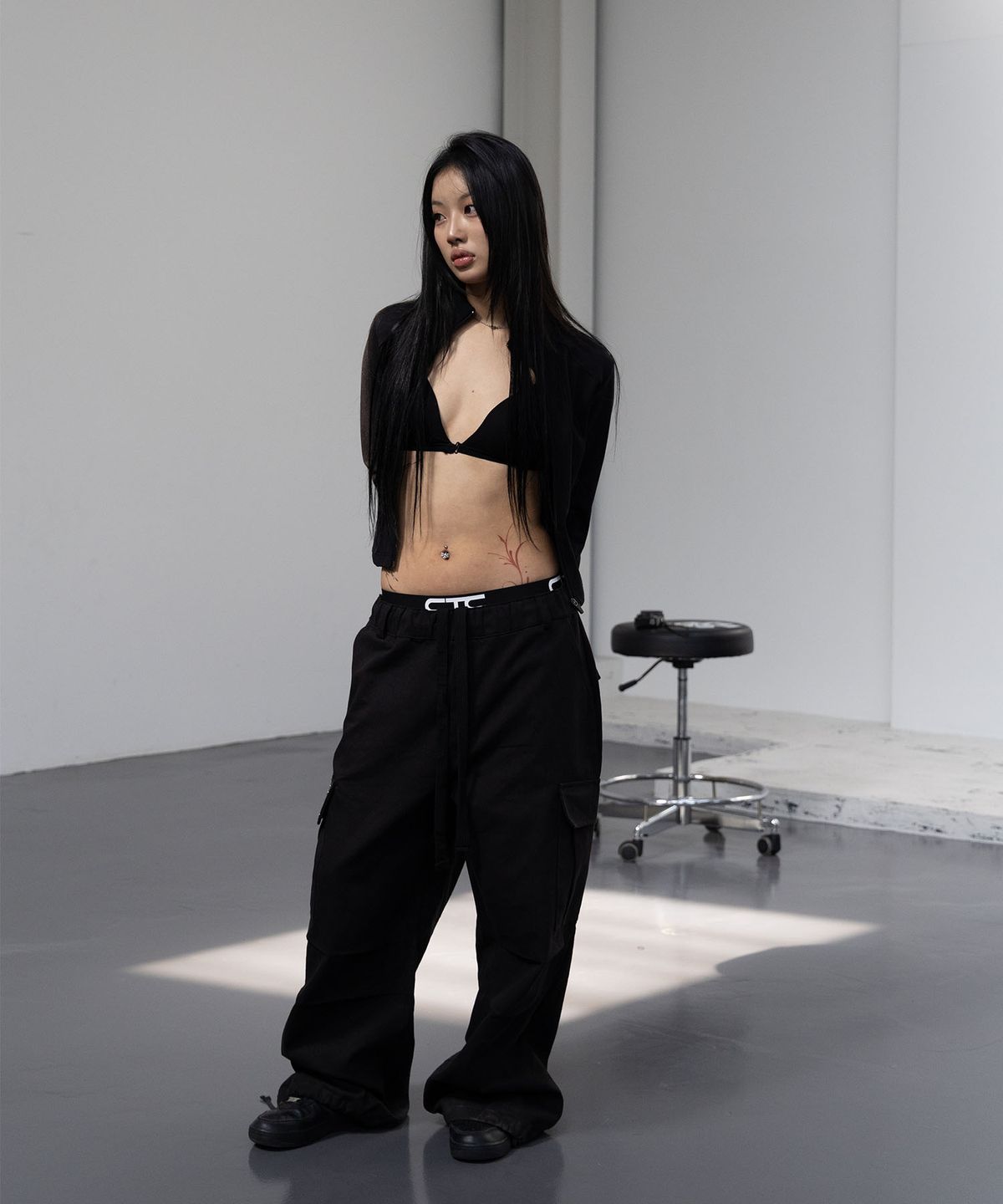 씨티씨(CTC) Leather patch cargo pants (black)