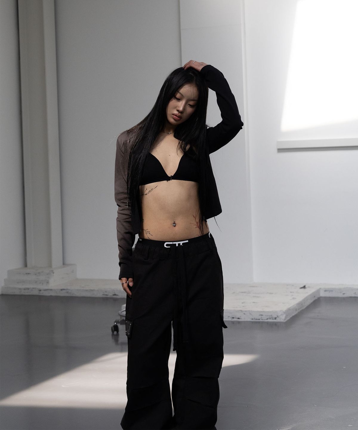씨티씨(CTC) Leather patch cargo pants (black)