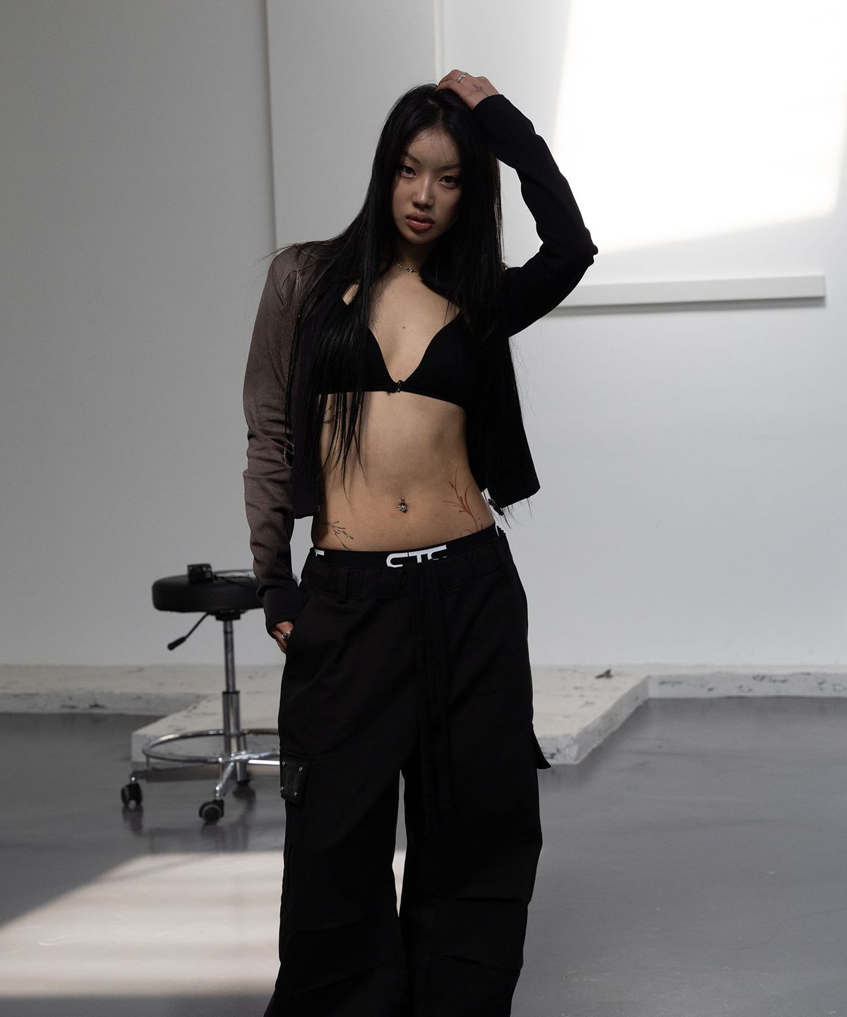 씨티씨(CTC) Leather patch cargo pants (black)