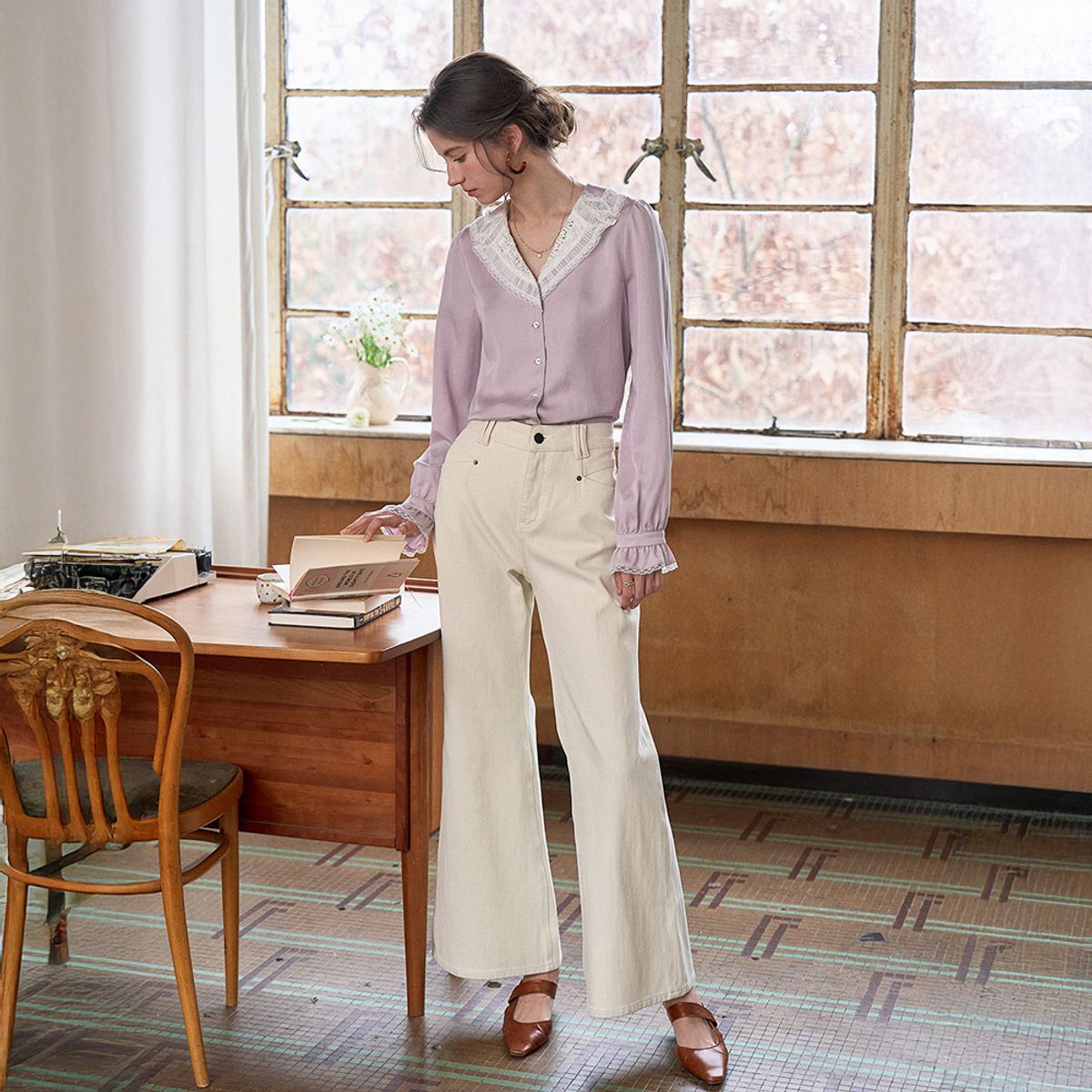 심플레트로(SIMPLE RETRO) SR_Lace lapel long-sleeve blouse