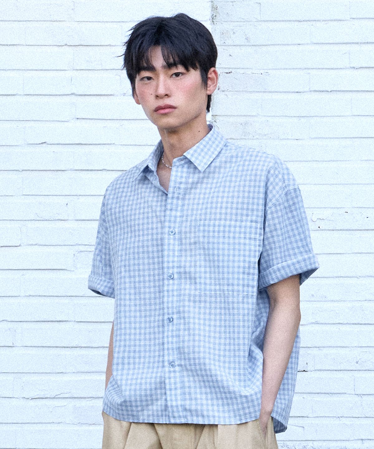 필루미네이트(FILLUMINATE) 세미 크롭 체크 하프 셔츠-스카이블루