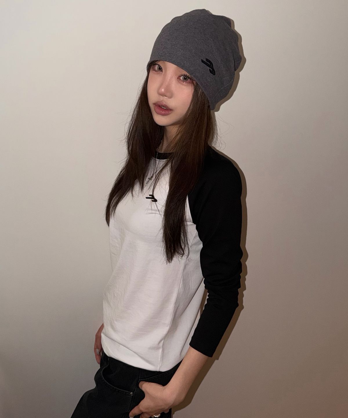 탄산마그네슘(TANSANMAGNESIUM) 송이송이X탄산 로고 드레이프 비니 (차콜)