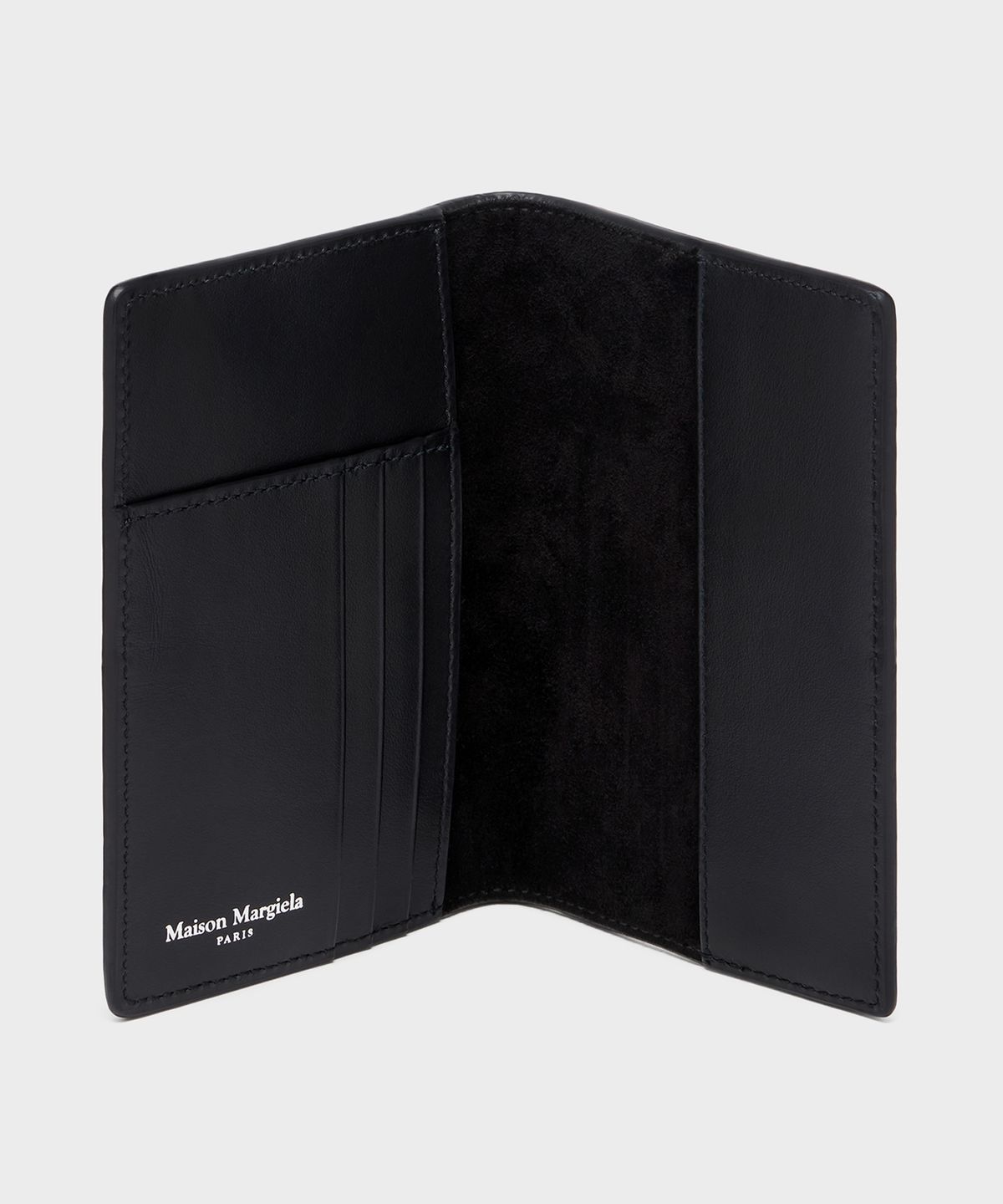메종 마르지엘라(MAISON MARGIELA) 4 스티치 여권 지갑 - 블랙 / SA2VL0030P7268H8419