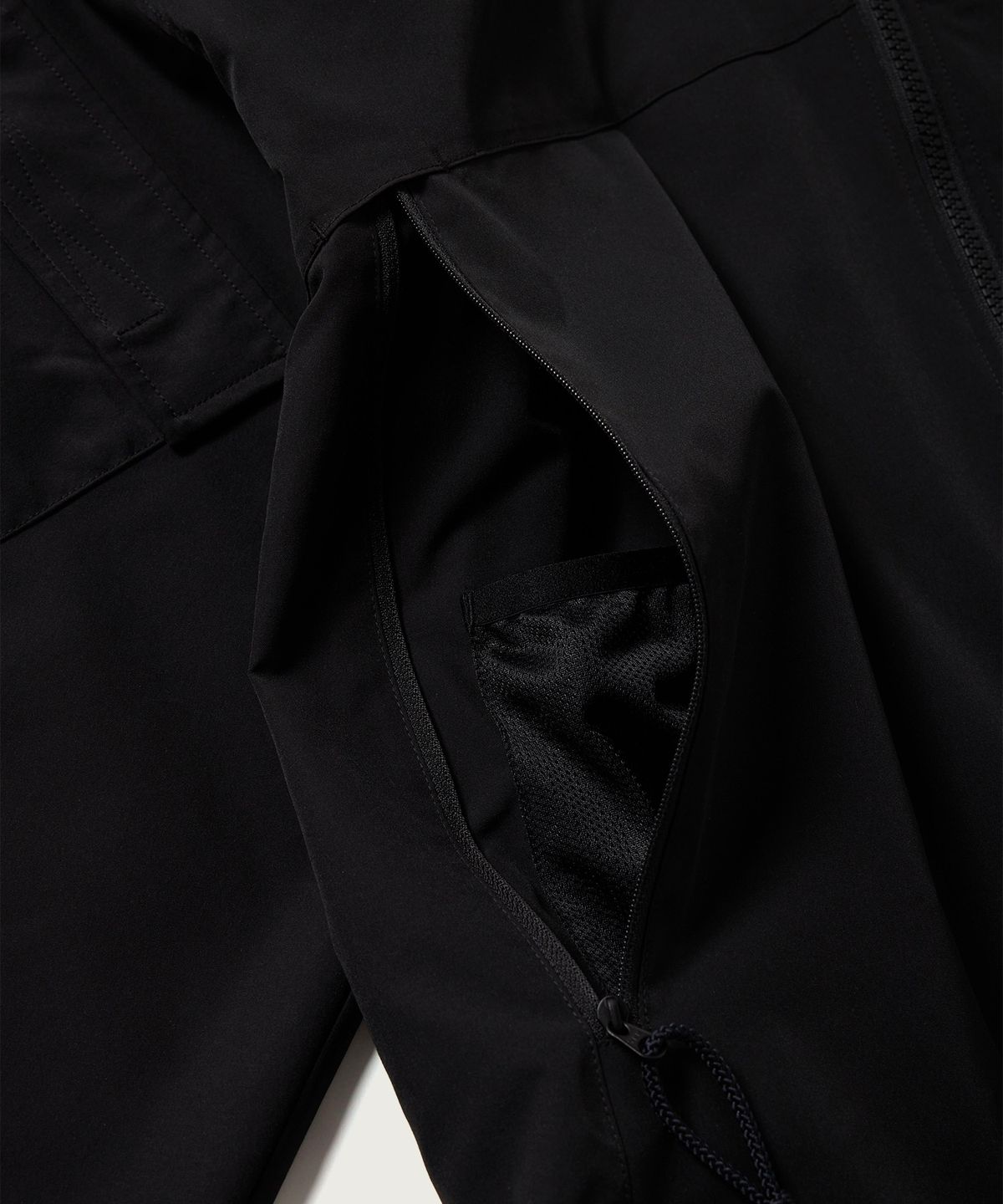 챔피온(CHAMPION) [Black Edition] 라이트웨이트 집업 재킷 Off Black