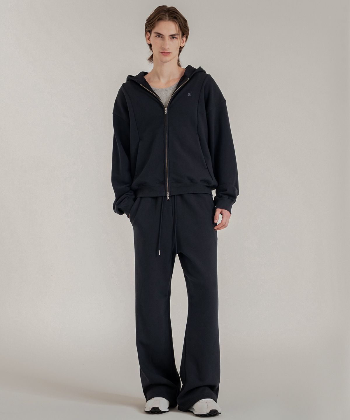 신앤리(SSIN AND LEE) 이지 폼 레귤러핏 스웻 팬츠 네이비