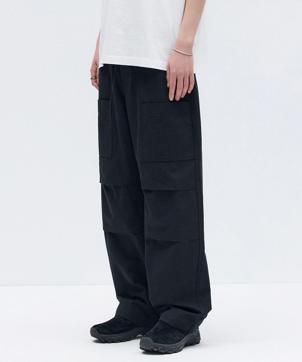 메종미네드(MAISON MINED) PARACHUTE VELCRO PANTS BLACK