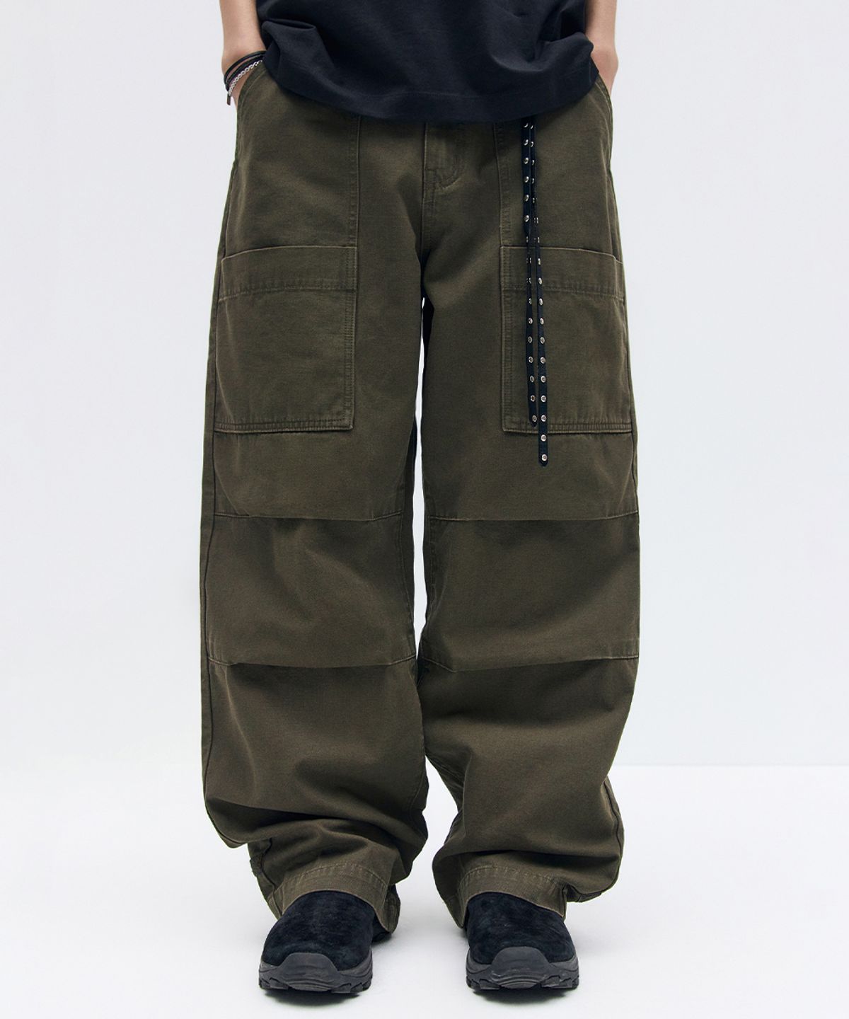 메종미네드(MAISON MINED) PARACHUTE VELCRO PANTS KHAKI