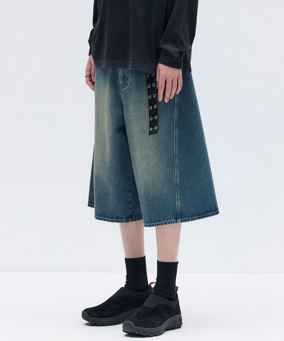 메종미네드(MAISON MINED) BACK-POINT BERMUDA PANTS BLUE