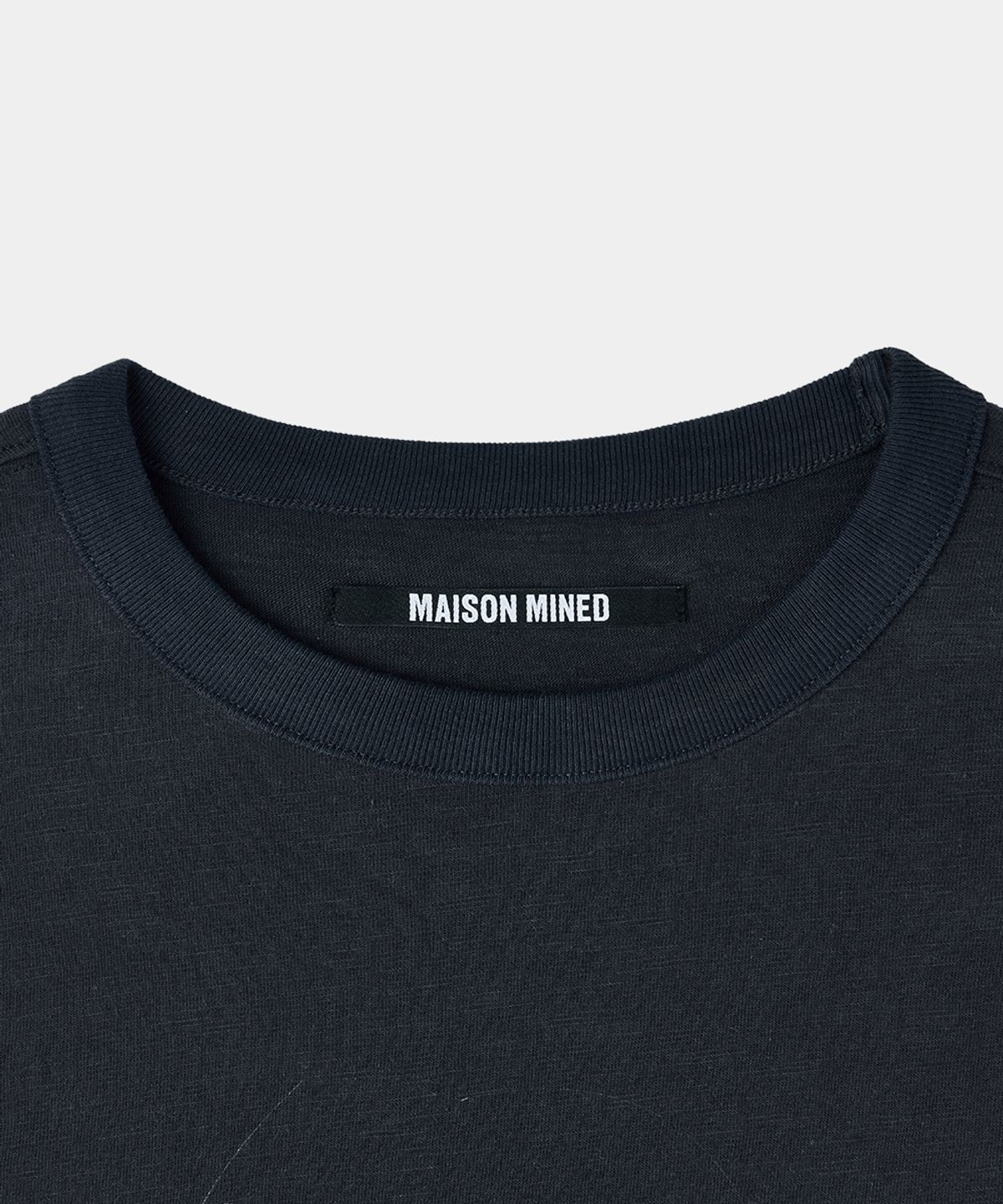메종미네드(MAISON MINED) MP3 GRAPHIC LAYERED HALF T CHARCOAL