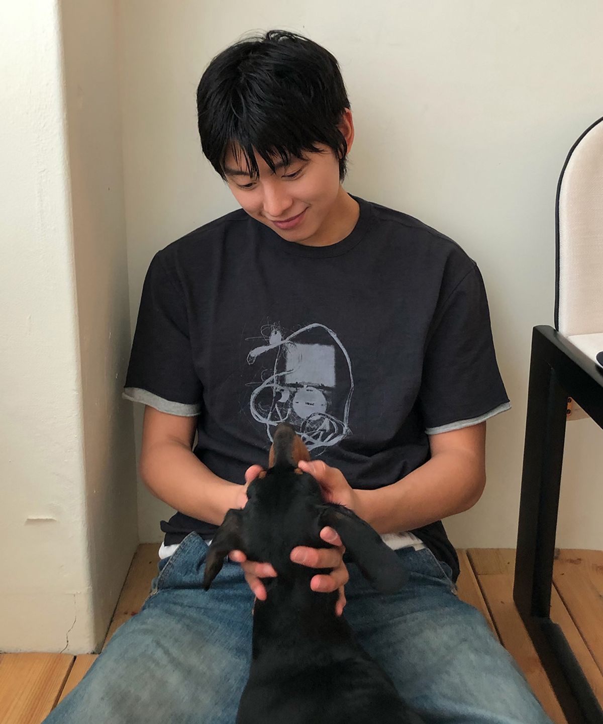 메종미네드(MAISON MINED) MP3 GRAPHIC LAYERED HALF T CHARCOAL