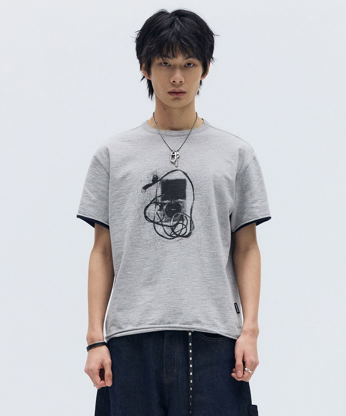 메종미네드(MAISON MINED) MP3 GRAPHIC LAYERED HALF T MELANGE GRAY