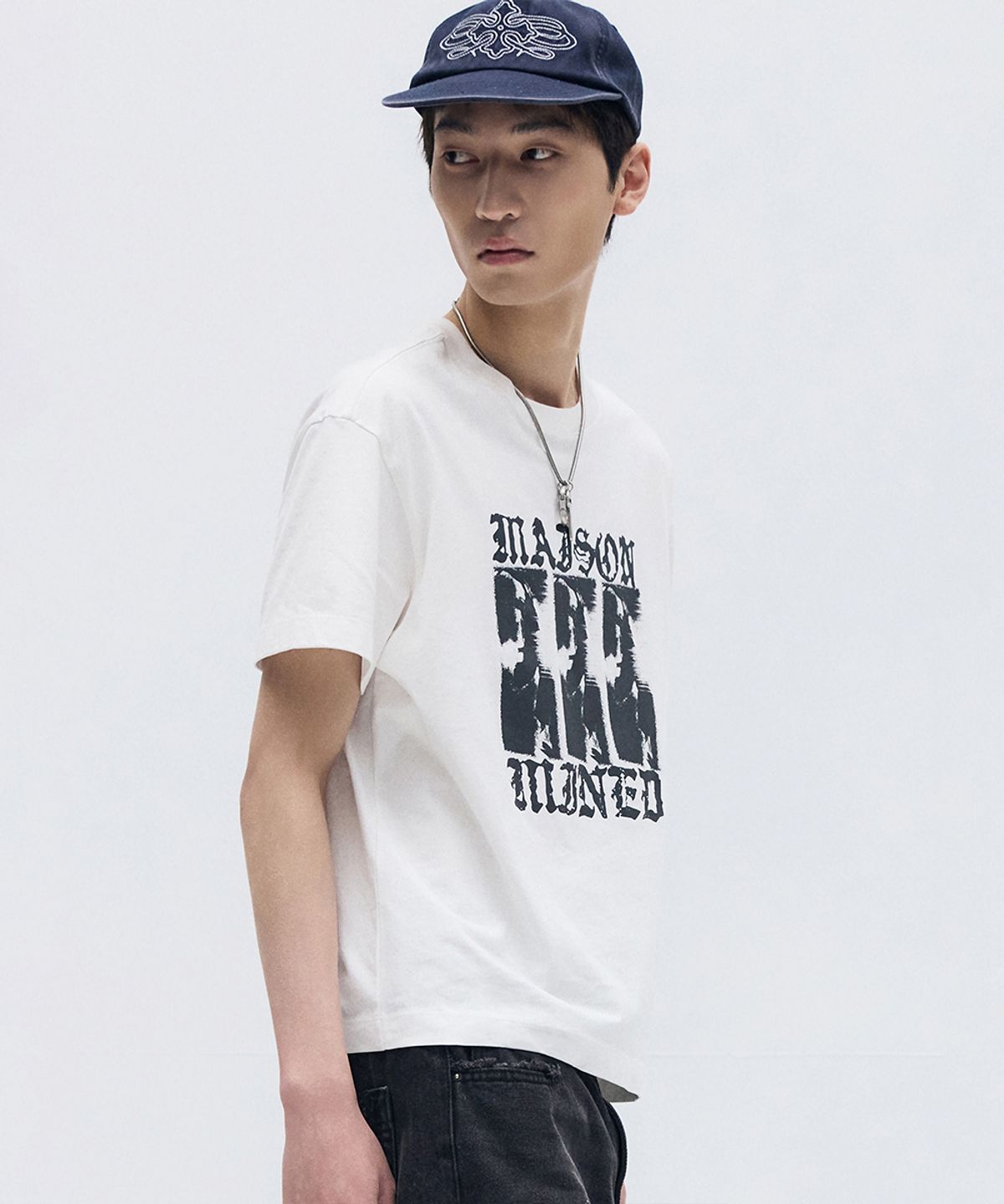 메종미네드(MAISON MINED) FADE DRIFT GRAPHIC CROP HALF T WHITE