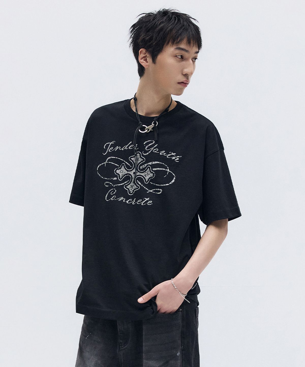 메종미네드(MAISON MINED) CELTIC CROSS HALF T BLACK