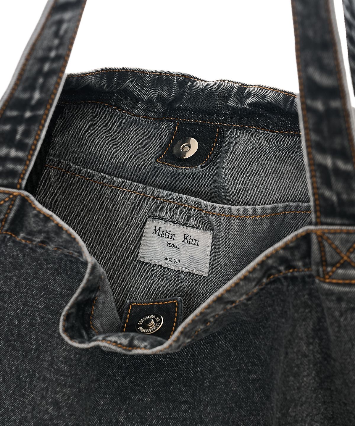 마뗑킴(MATIN KIM) MATIN STITCH DENIM SHOULDER BAG IN BLACK