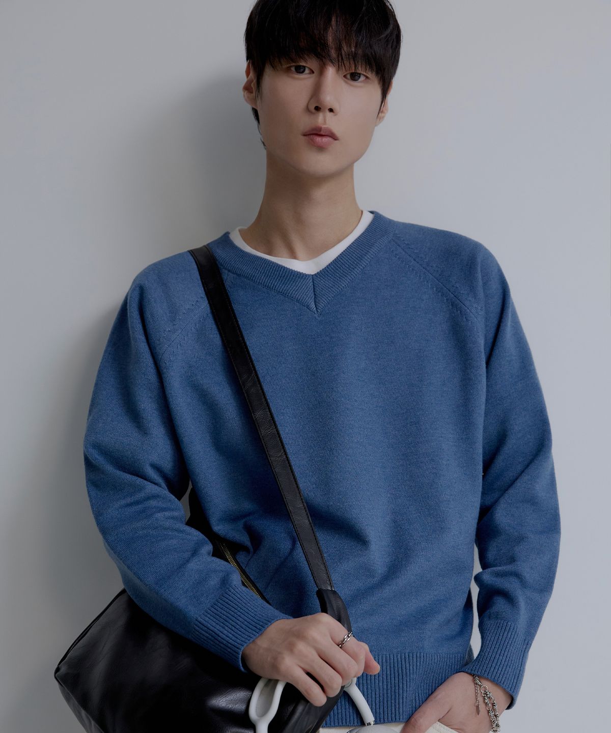 노드유(NODU) 브이넥 헤라시 라글란 크롭 니트 [블루]