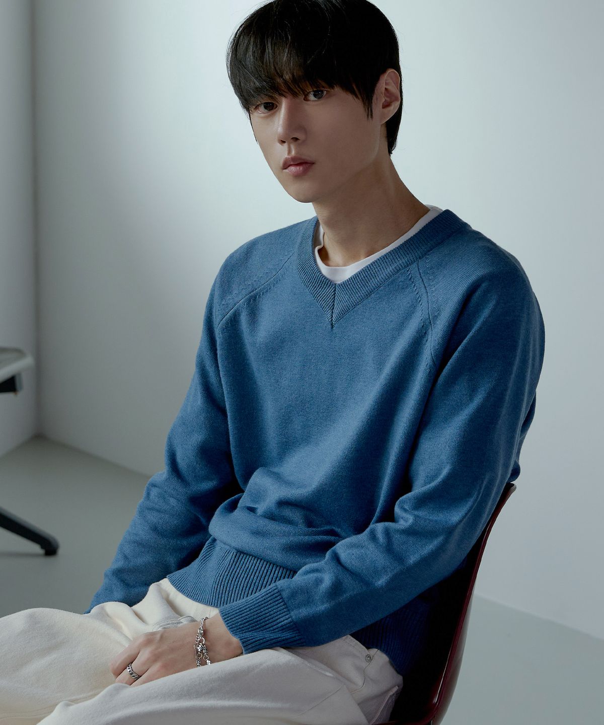 노드유(NODU) 브이넥 헤라시 라글란 크롭 니트 [블루]
