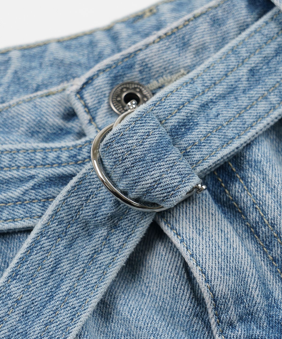 프리즘웍스(FRIZMWORKS) LYOCELL BELTED DENIM SHORTS _ LIGHT BLUE