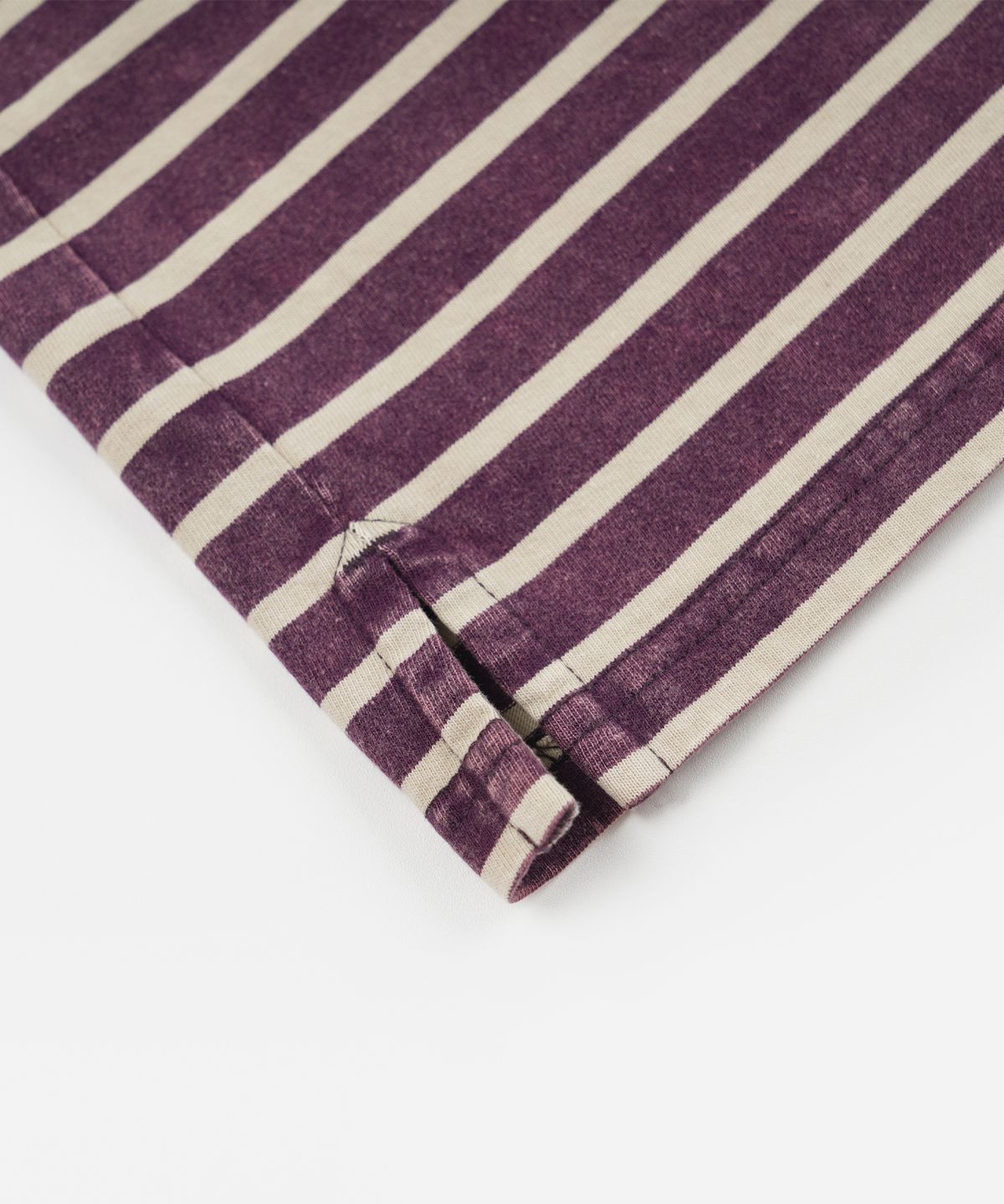 프리즘웍스(FRIZMWORKS) VINTAGE FADED STRIPE HALF TEE _ PURPLE
