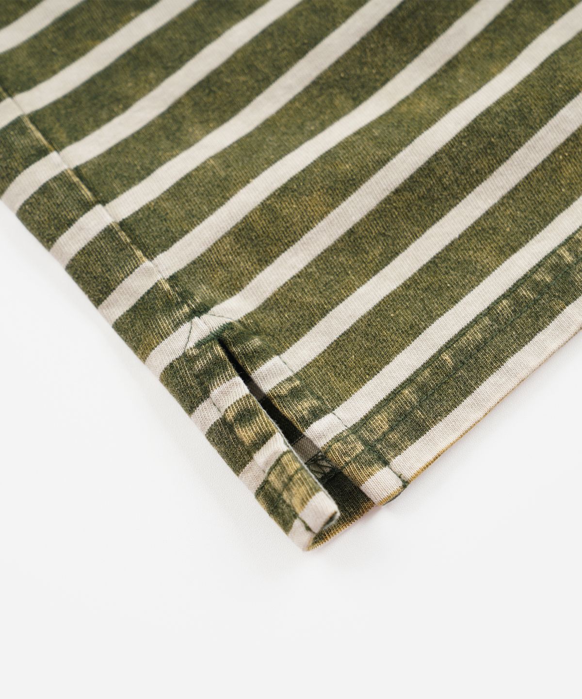 프리즘웍스(FRIZMWORKS) VINTAGE FADED STRIPE HALF TEE _ DARK GREEN