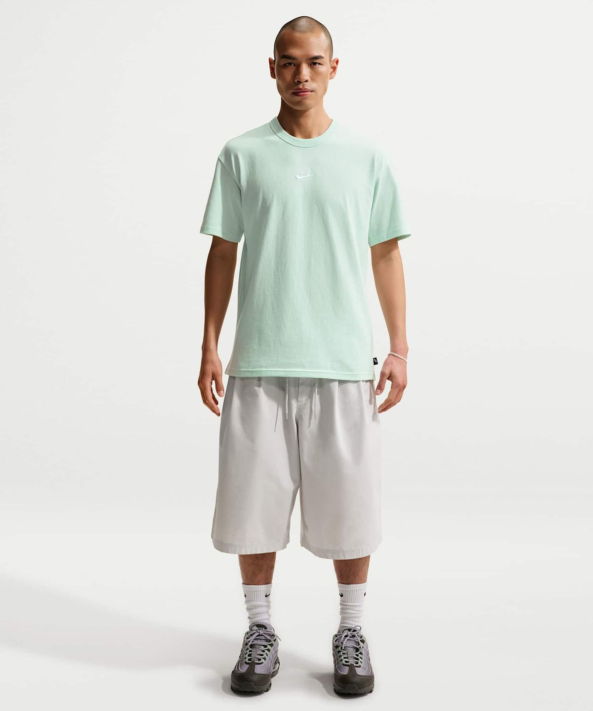 나이키(NIKE) 스포츠웨어 프리미엄 에센셜 티셔츠 M - 배얼리 그린 / IH1122-394