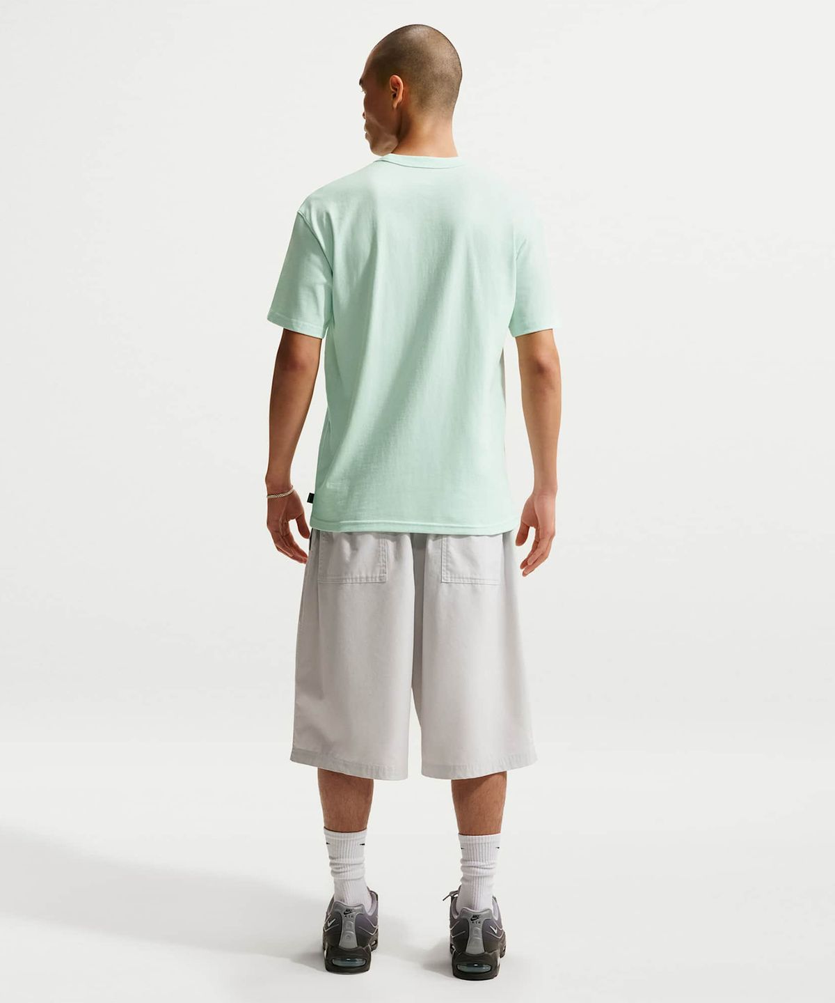 나이키(NIKE) 스포츠웨어 프리미엄 에센셜 티셔츠 M - 배얼리 그린 / IH1122-394