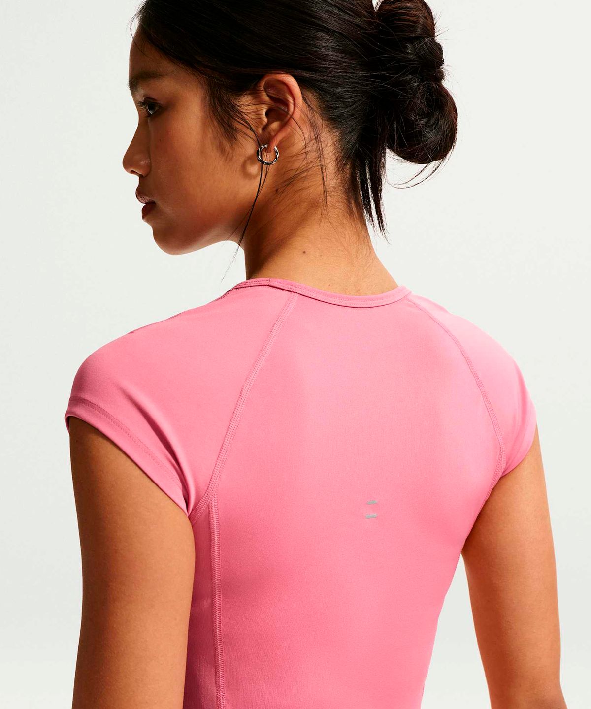 나이키(NIKE) 템포 스우시 드라이 핏 반소매 러닝 탑 W - 피어니:포톤 더스트:화이트 / II5520-641