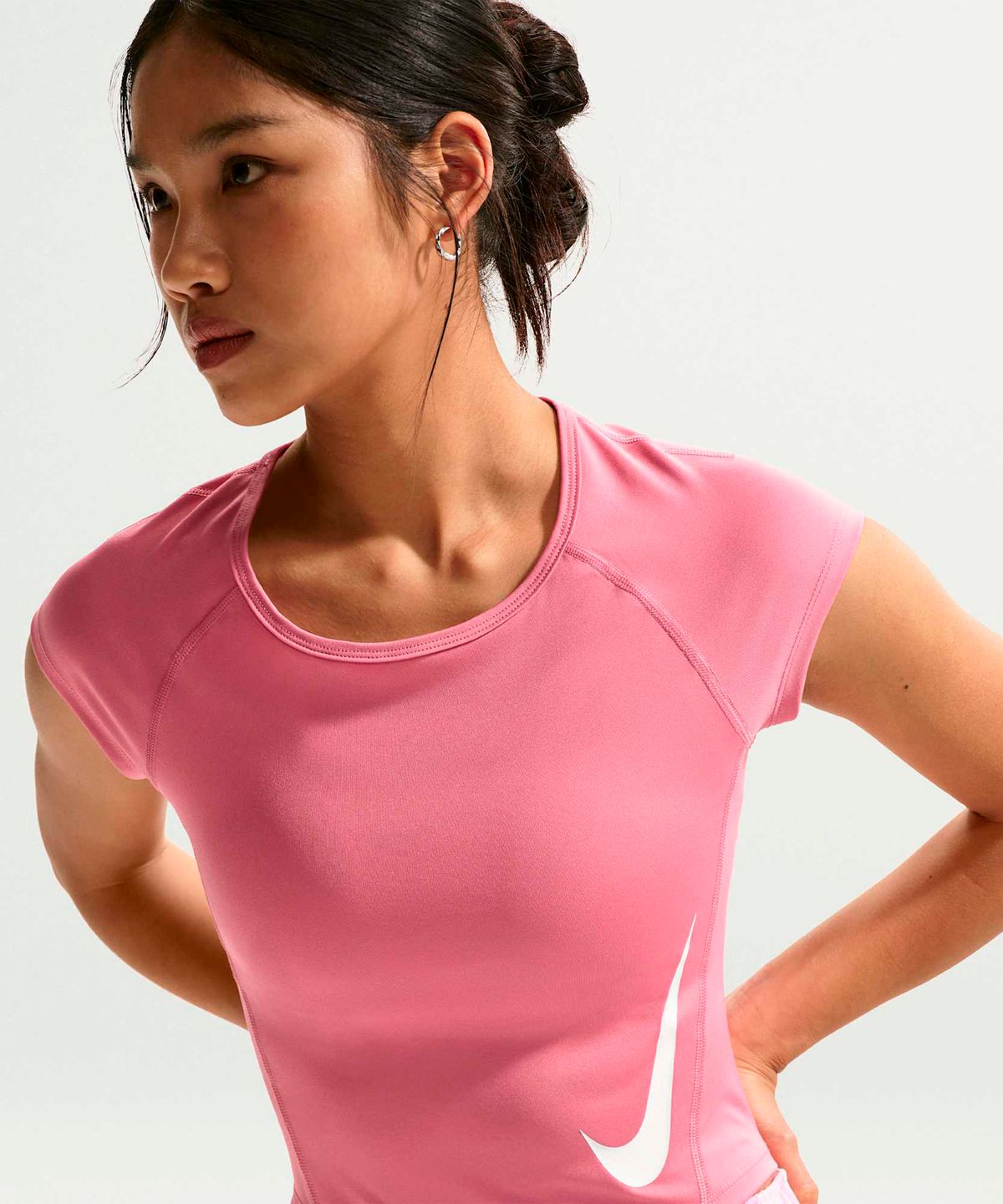 나이키(NIKE) 템포 스우시 드라이 핏 반소매 러닝 탑 W - 피어니:포톤 더스트:화이트 / II5520-641