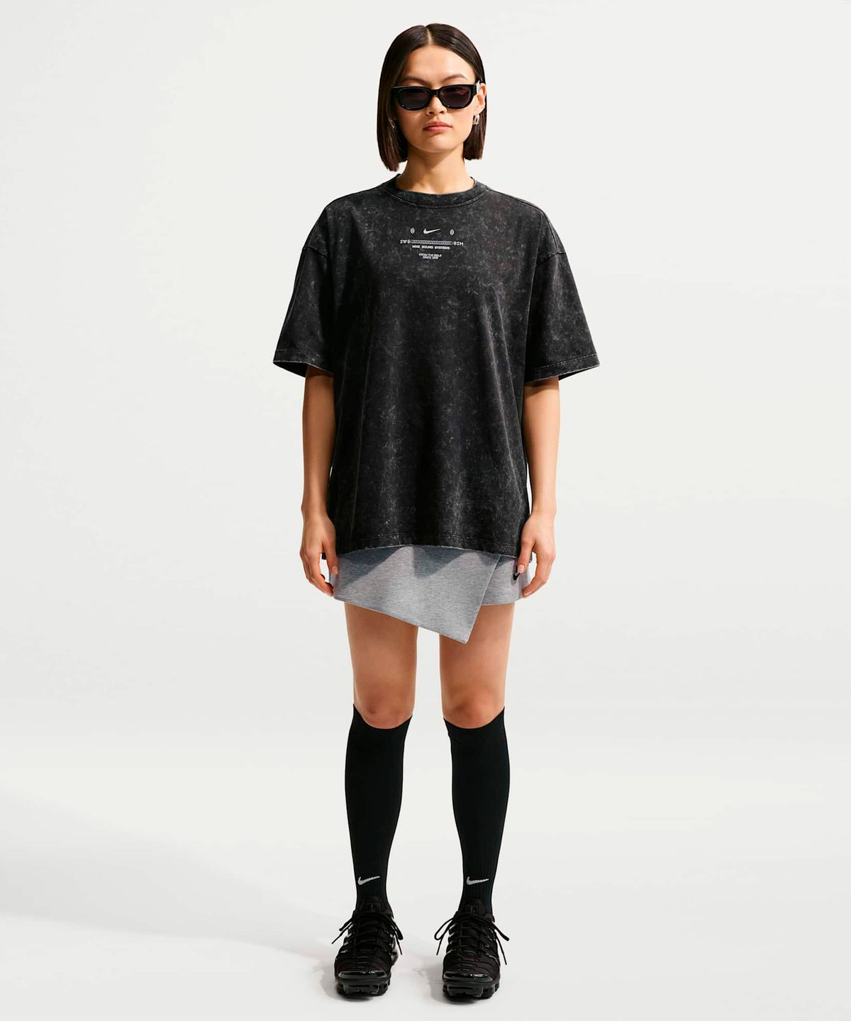 나이키(NIKE) 스포츠웨어 클래식 오버사이즈 티셔츠 W - 블랙 / IV2035-010