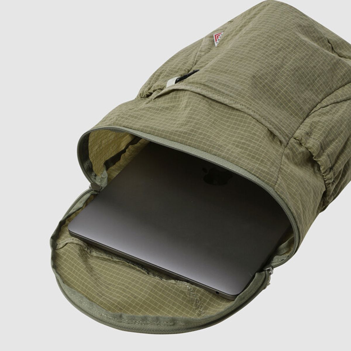 엄브로(UMBRO) 팩잇 경량 패커블 백팩 (15L) 라이트 그린 UR223CBP41