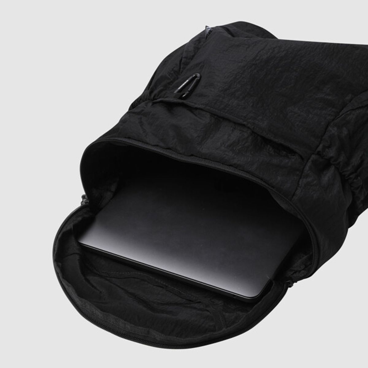 엄브로(UMBRO) 팩잇 경량 패커블 백팩 (15L) 블랙 UR223CBP41