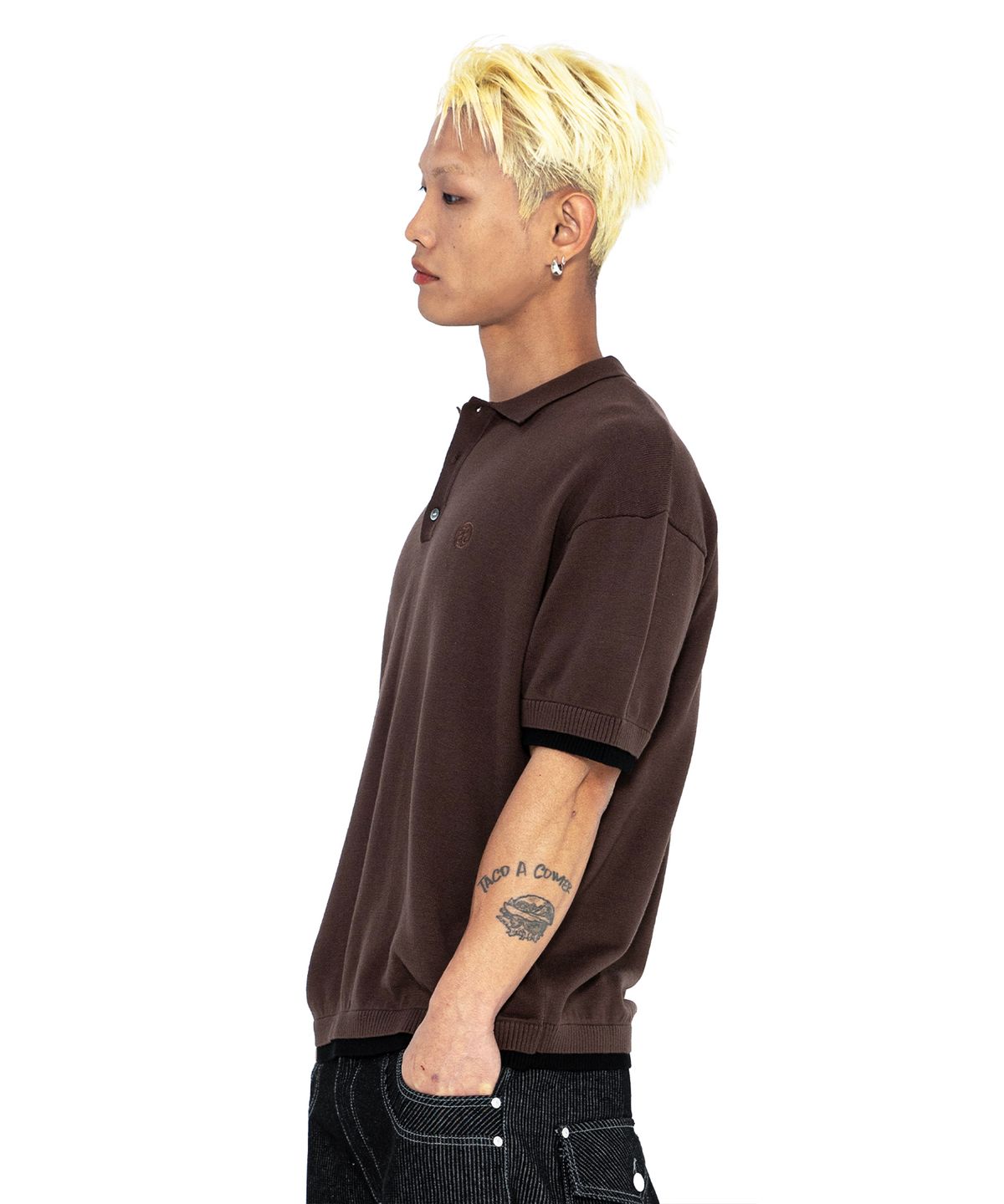 엑스톤즈(XTONZ) XTK181 컬러링 레이어드 카라 니트 (BROWN)