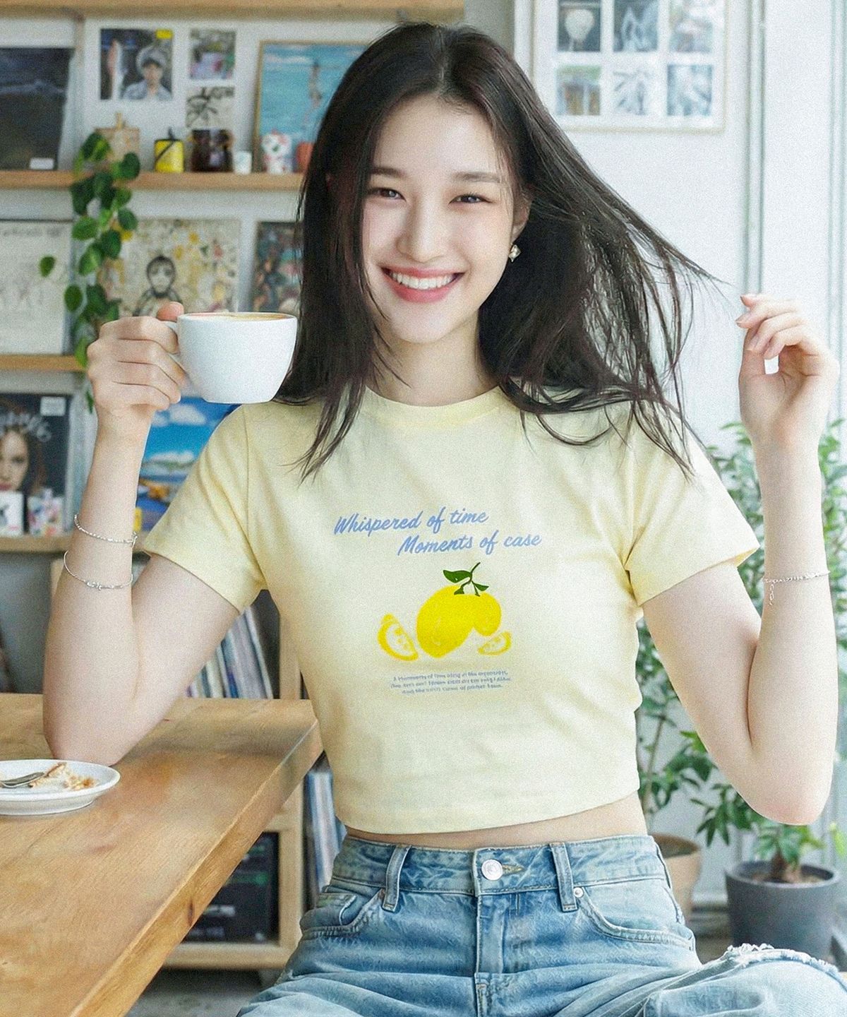 마인드브릿지 우먼(MIND BRIDGE WOMEN) [W][UNS]그래픽 슬림 핏 반팔 티셔츠 - 2color