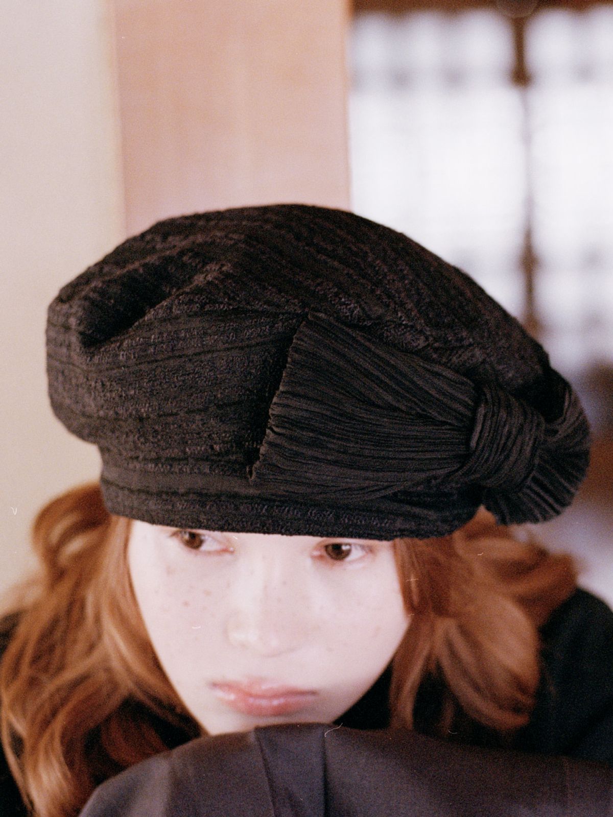 포에지담(POESIEDAME) STRIPE BOW BERET IN SHEER BLACK
