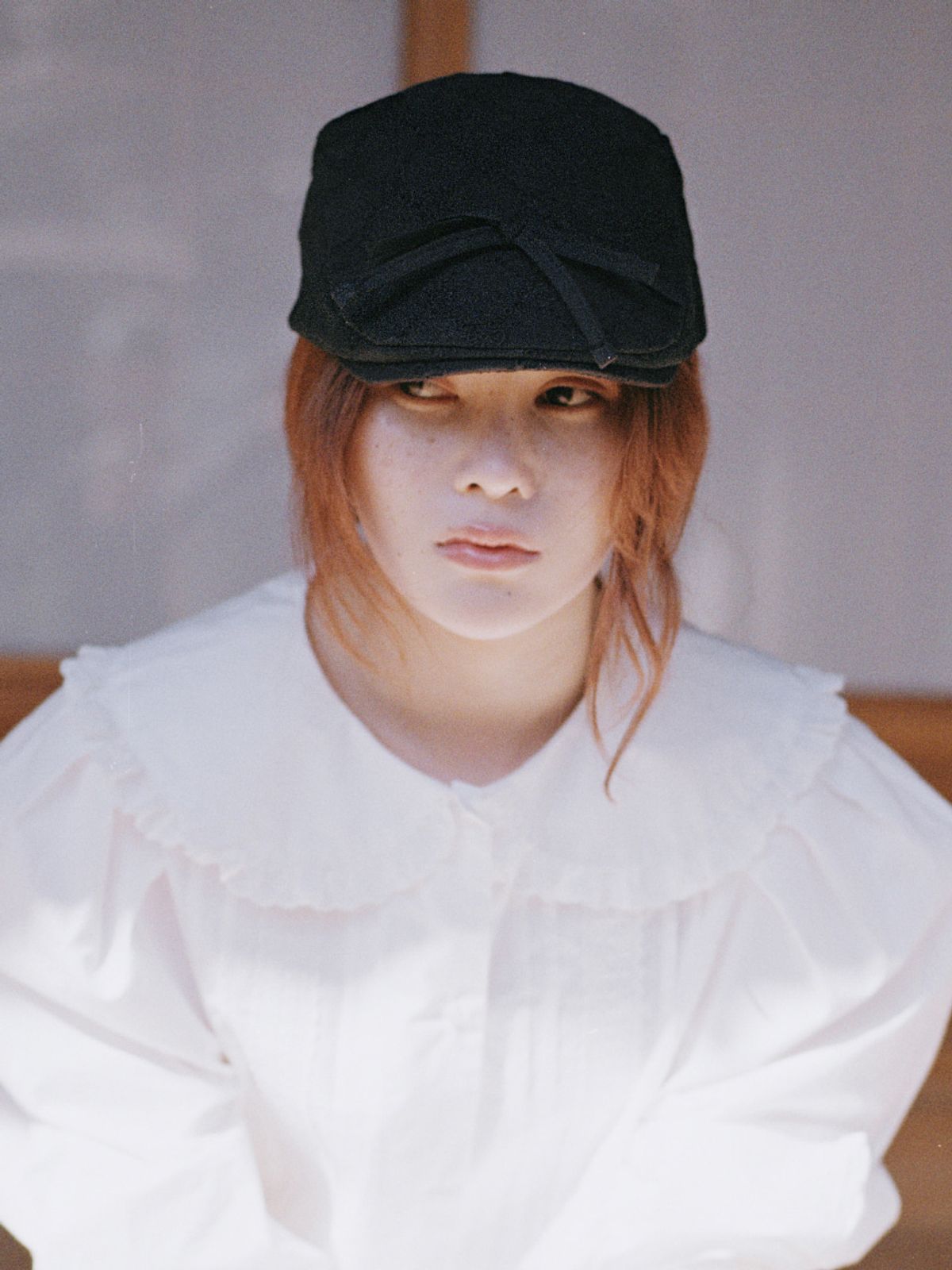 포에지담(POESIEDAME) RIBBON EYELET FLAT CAP IN BLACK