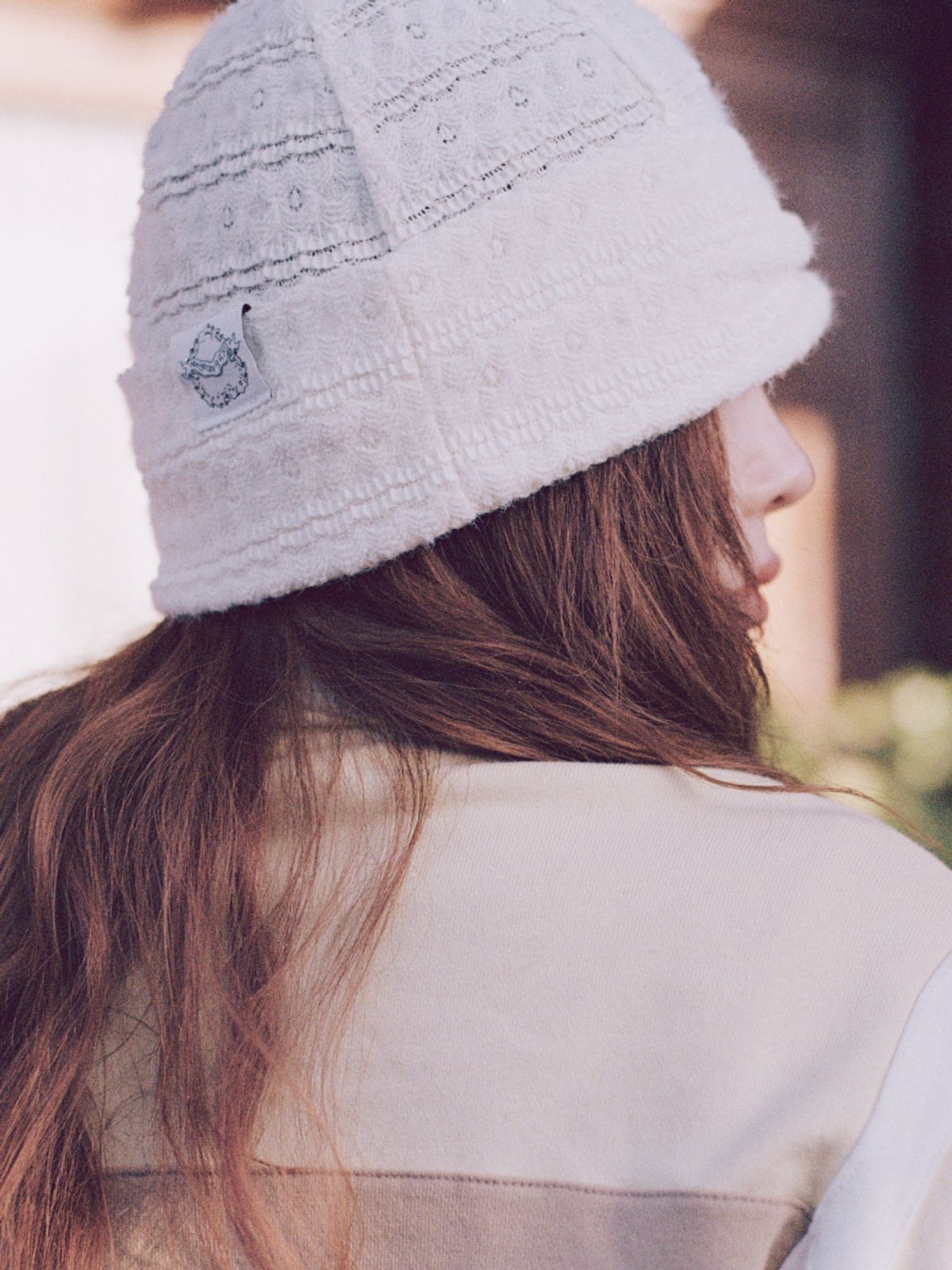 포에지담(POESIEDAME) FRILL PINCH BEANIE IN CREAM