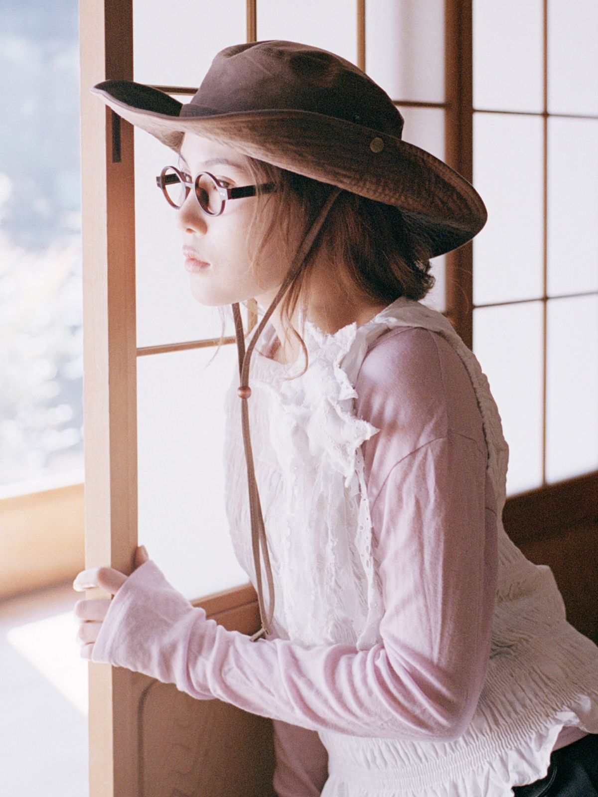 포에지담(POESIEDAME) STUD SAFARI BUCKET HAT IN BROWN