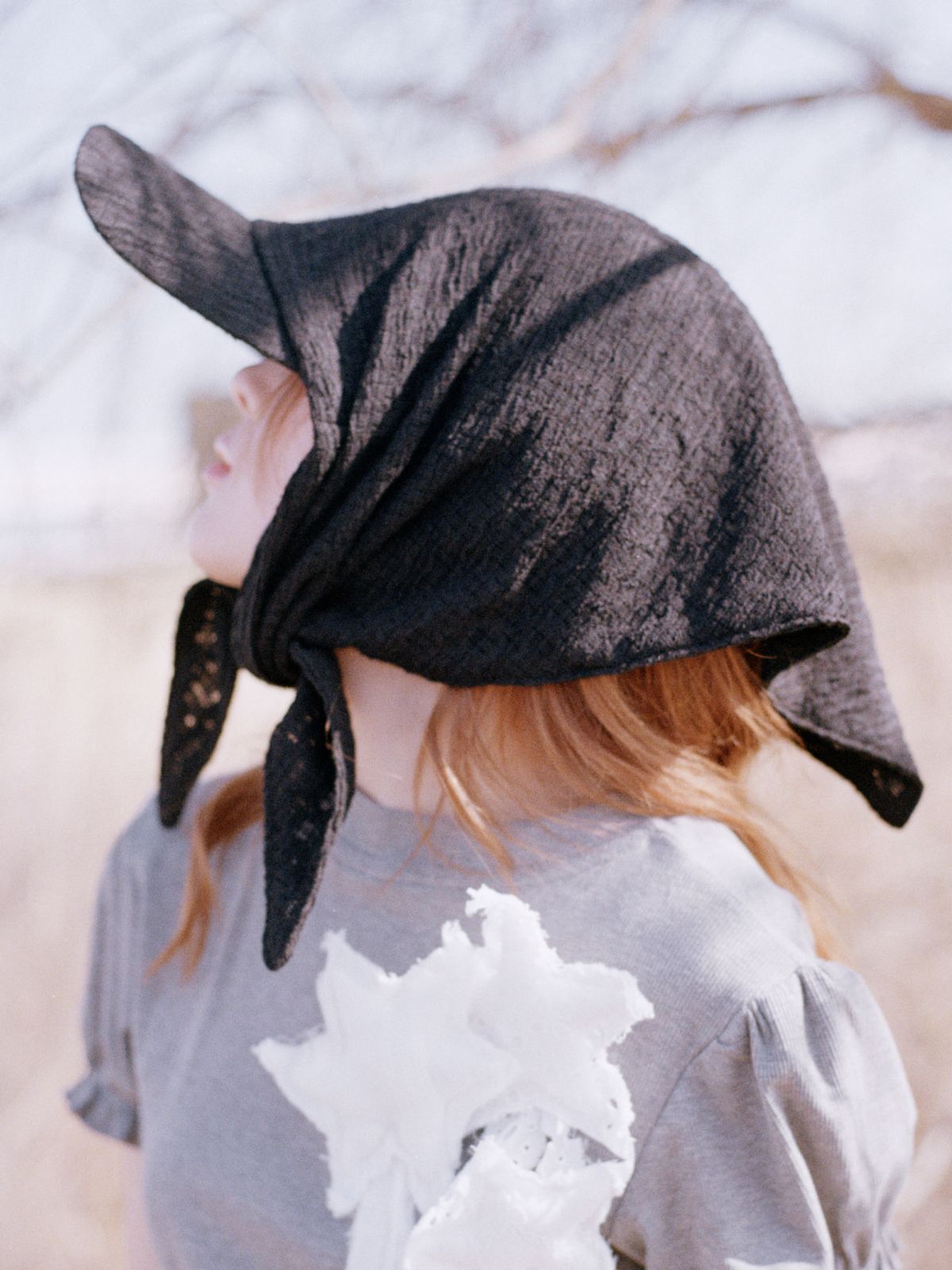 포에지담(POESIEDAME) FLOWY SCARF CAP IN BLACK