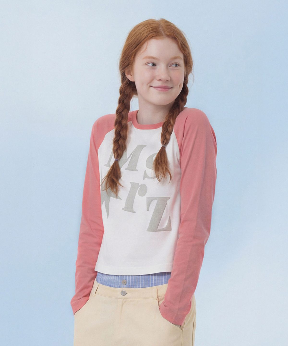 마스마룰즈 어패럴(MASMARULEZ APPAREL) Typo Raglan Long Sleeve_Indie Pink