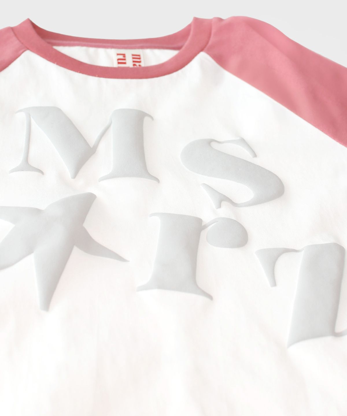마스마룰즈 어패럴(MASMARULEZ APPAREL) Typo Raglan Long Sleeve_Indie Pink